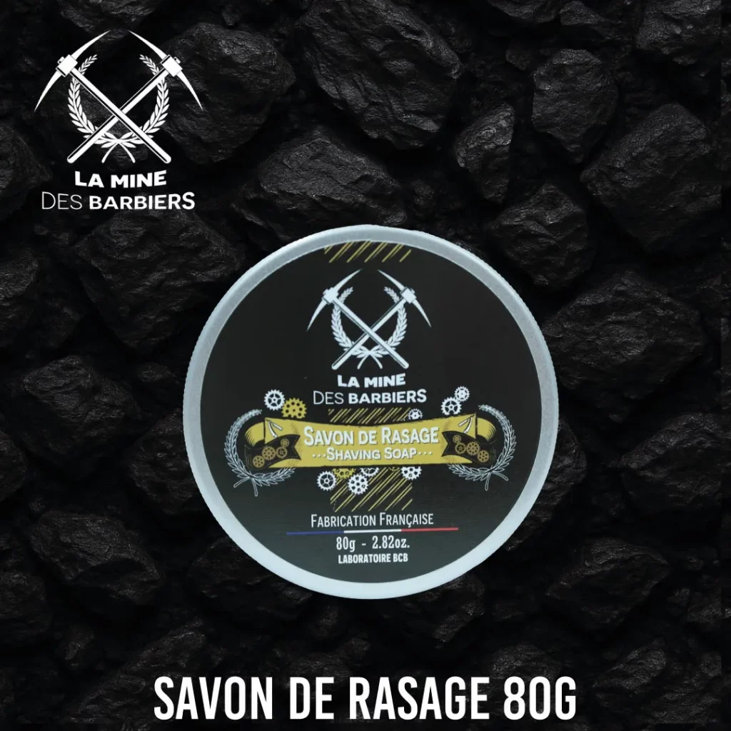 Savon de rasage 80g en boîte aluminium sur fond de charbon – La Mine des Barbiers – rasage artisanal made in France